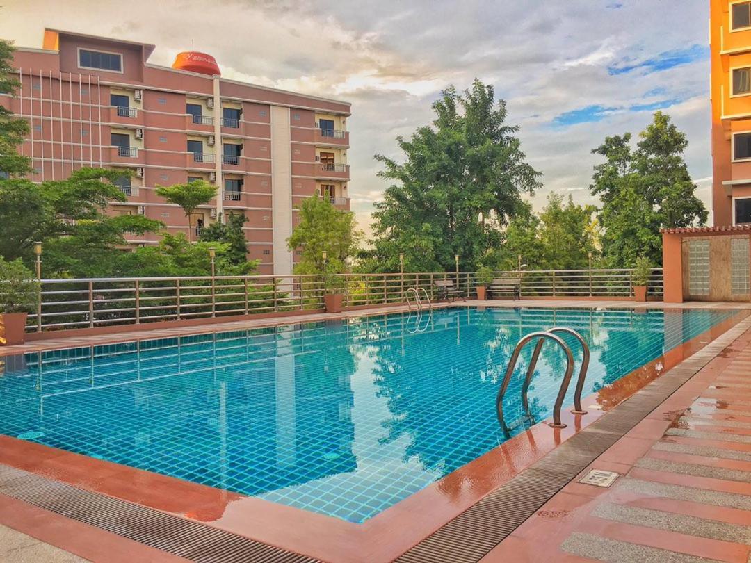 The Route Sriracha Hotel And Residence Ban Laem Chabang Exterior photo